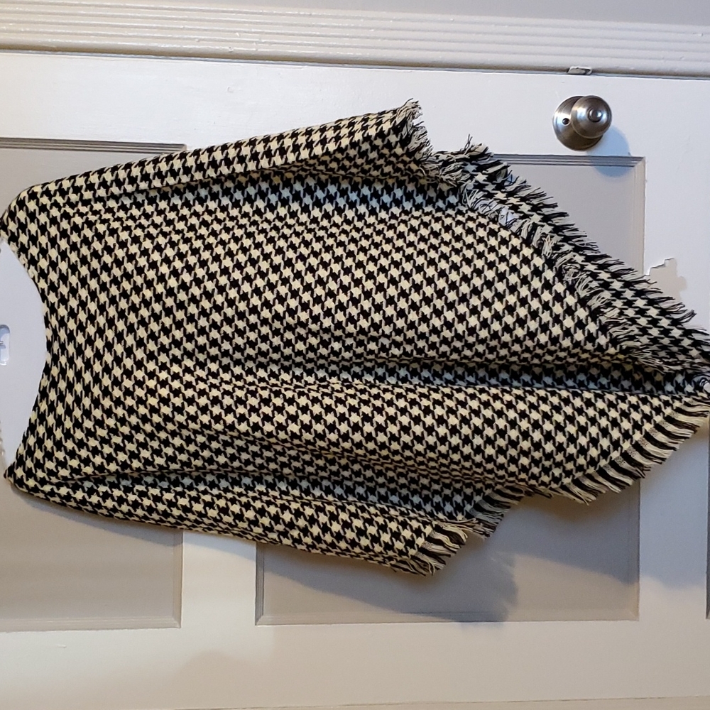 Houndstooth cream and black pashmina/poncho